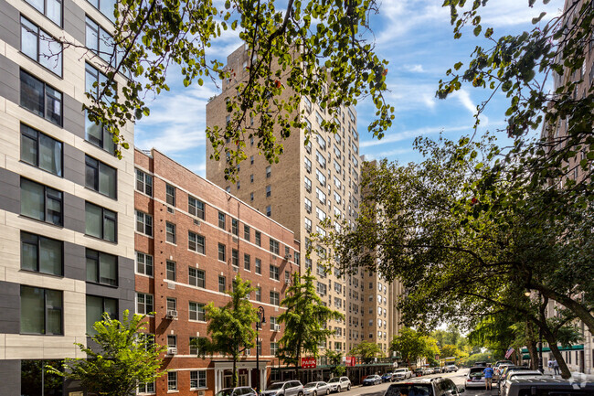 Vista desde la calle - 525 E 86th St