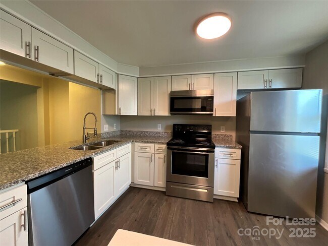 Building Photo - 7305 Pebblestone Dr