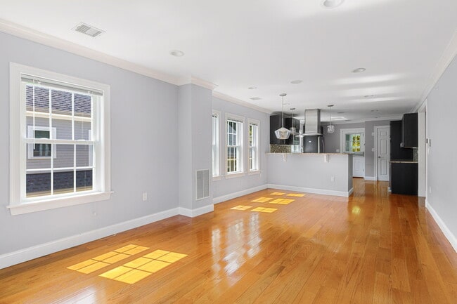 Building Photo - 143 Williams St