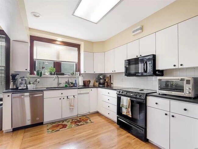 Building Photo - 7256 Pershing Ave
