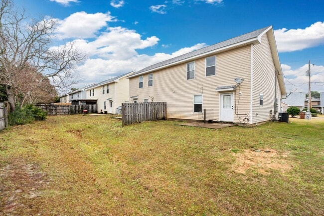 Building Photo - 3 Bedroom in Navarre!!