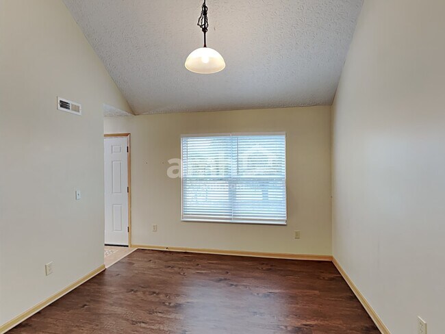 Building Photo - 5213 Echelon Dr