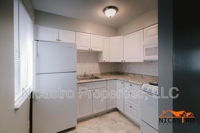 Foto del edificio - 215 E Lane Ave