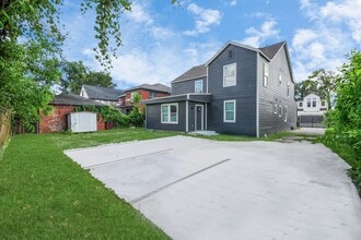 Building Photo - 2812 Truxillo St