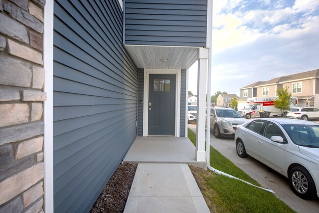 Building Photo - 303 Ember Dr