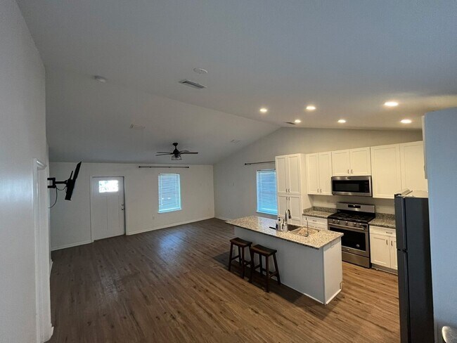 Foto del edificio - 104 Monroe Ct