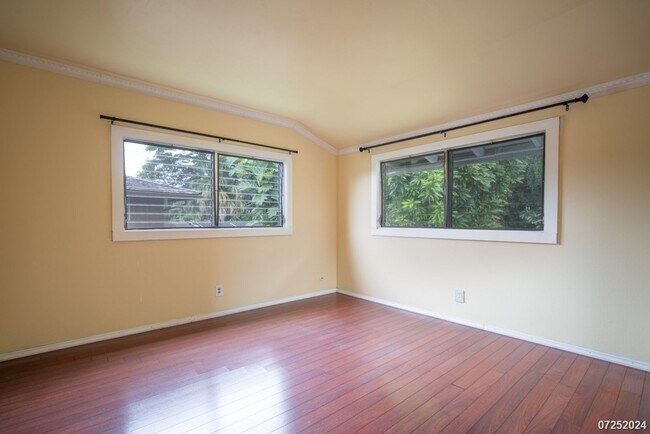 Building Photo - Single Family 4BR/2BA in Kaneohe. Private ...