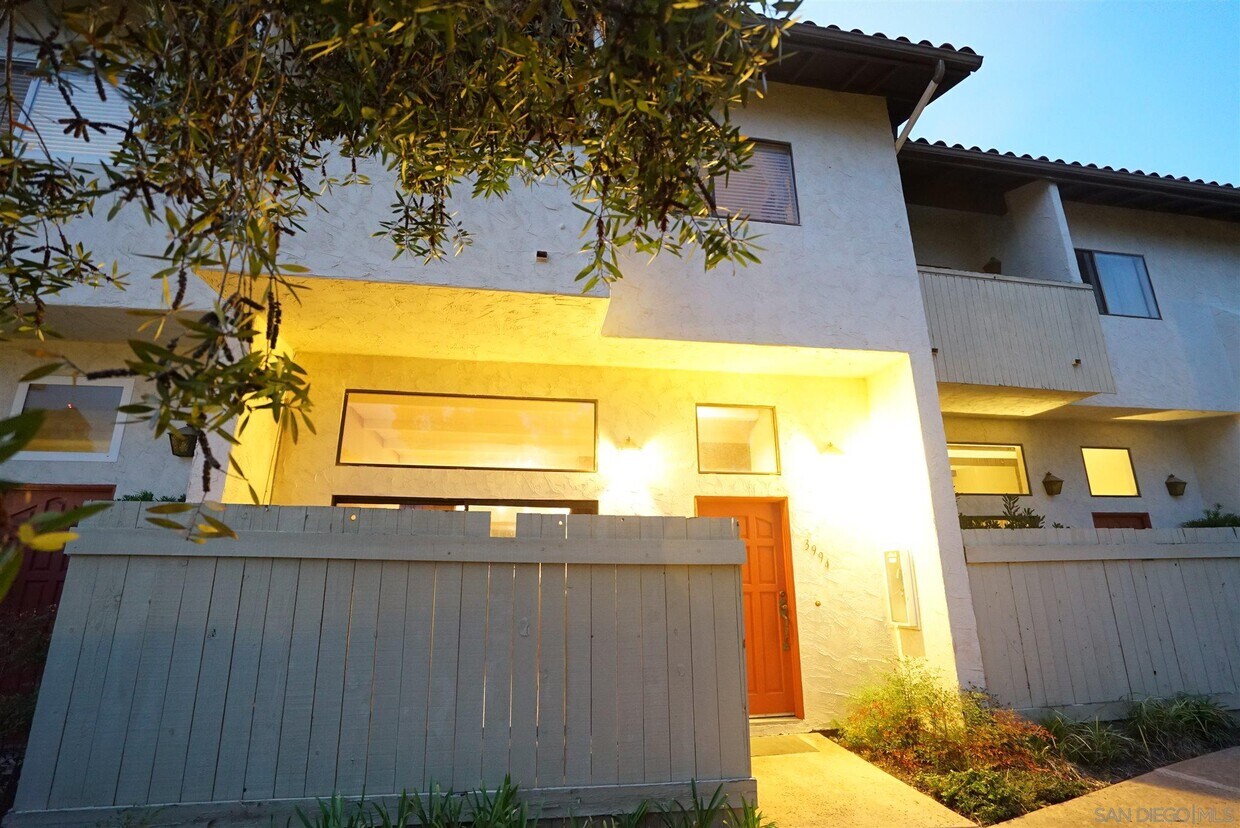 Primary Photo - 3994 La Jolla Village Dr