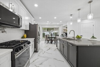 Building Photo - 7711 Meadowvale Dr