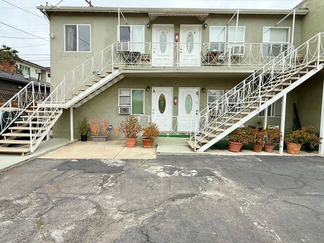 Front of Building - 630 Westbourne Dr