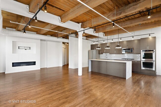 Building Photo - 420 S Clinton St