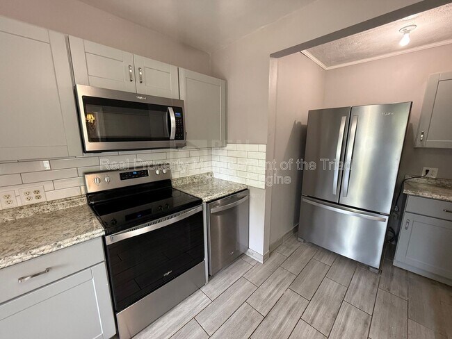 Foto del edificio - 1003 W Wendover Ave
