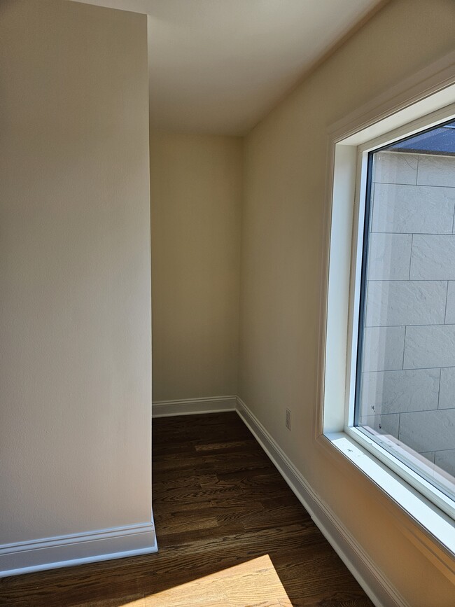 Building Photo - 115Bruen