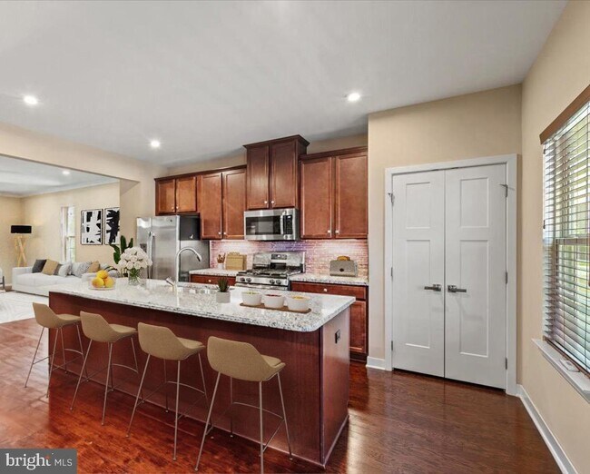 Foto del edificio - 18060 Red Cedar Rd