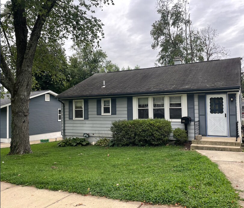 Front yard - 1113 Highwood Rd