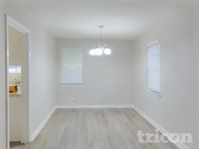 Building Photo - 30 Carriage Cir