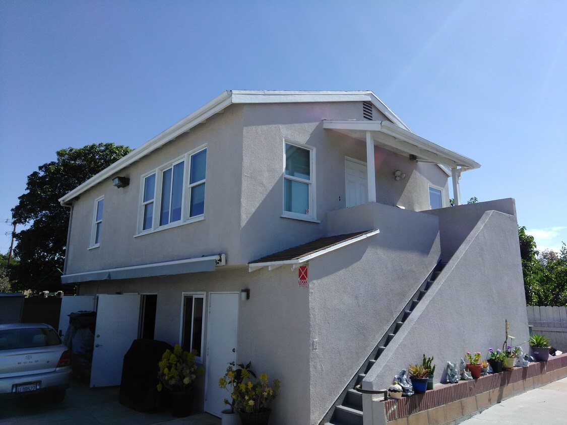 Upstairs Apartment over Bus. offices belo - 25514 Narbonne Ave