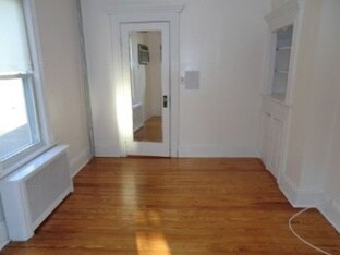 Primer piso, habitación - 1023 Newbridge Rd