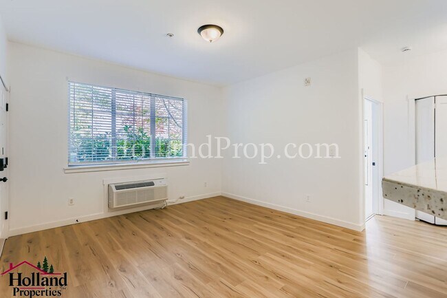 Foto del edificio - Charming 2-Bedroom Condo in Prime Hillsboro Location!