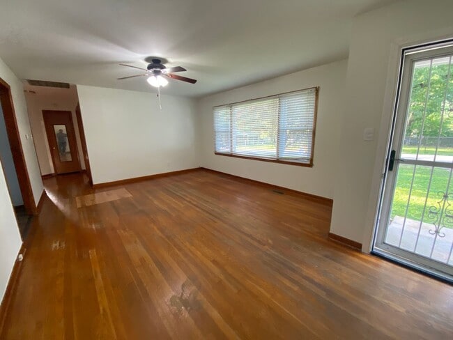 Building Photo - 3 Bedroom/1 Bathroom Home in Midtown Jones...