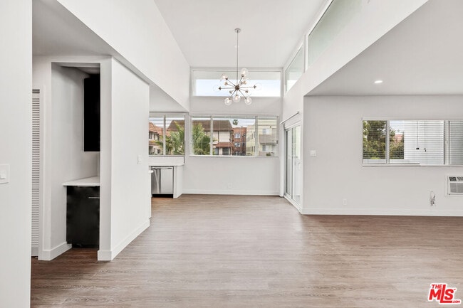 Foto del edificio - 1117 S Bronson Ave