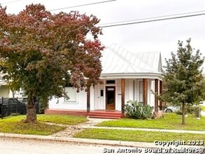 Building Photo - 902 N Pine St