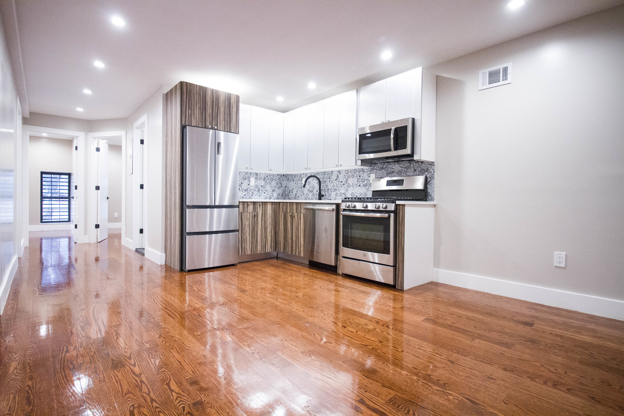 Primary Photo - 1127 Halsey St