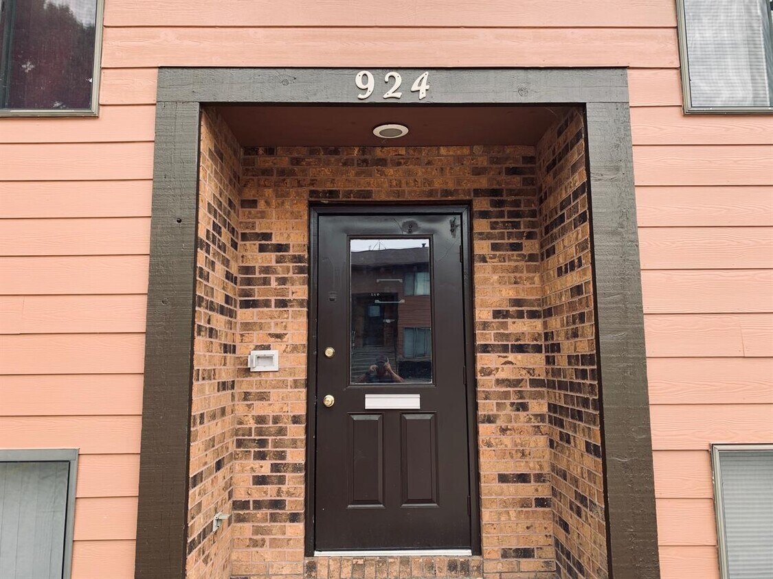Foto principal - 924 Boston Way