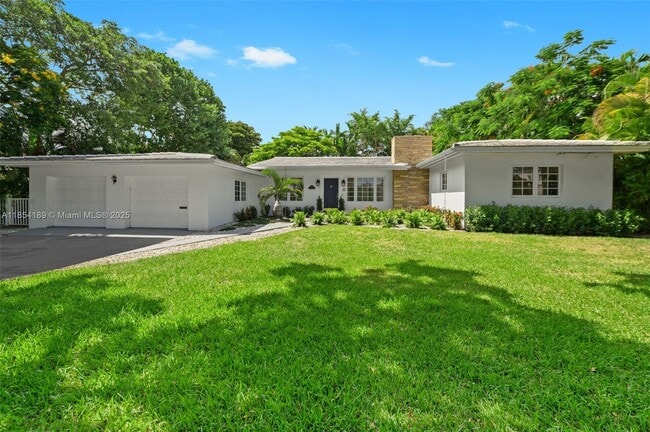 Building Photo - 4114 Santa Maria St