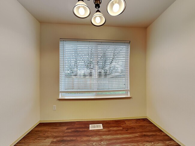 Foto del edificio - 202 Junction Blvd