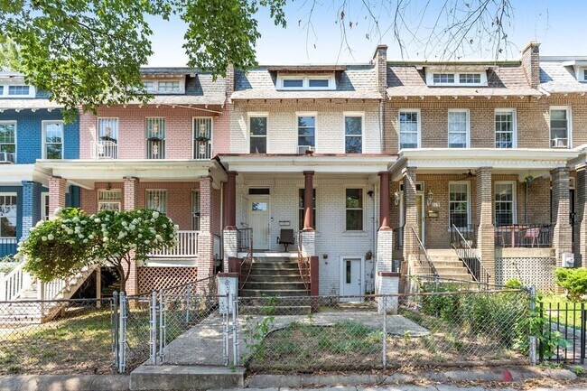 Foto del edificio - 821 Kentucky Ave SE