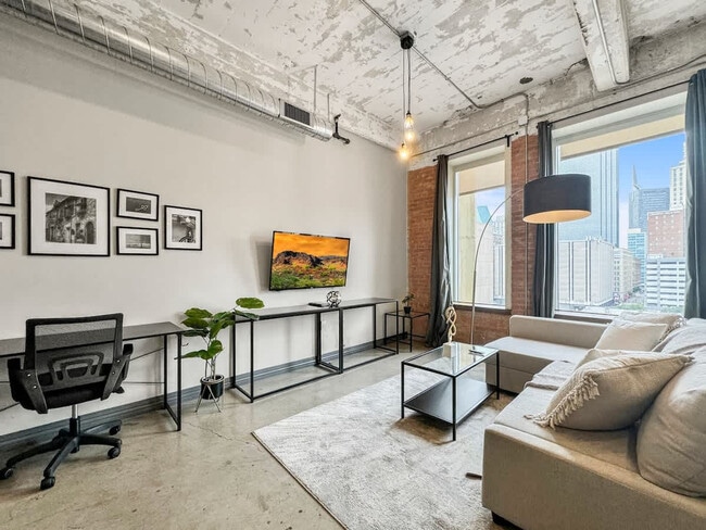 Building Photo - 500 S Ervay St