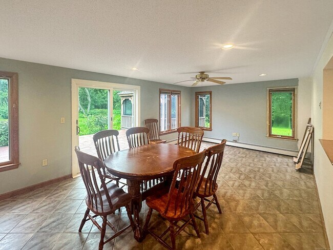 Foto del edificio - 85 Debbie Dr