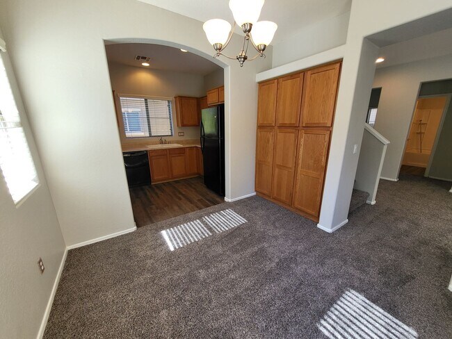 Foto del edificio - CHARMING HOUSE, READY TO RENT!