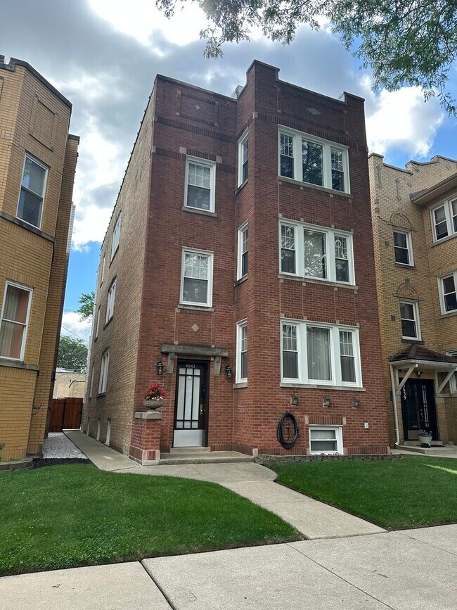 Foto del edificio - 5643 N Artesian Ave
