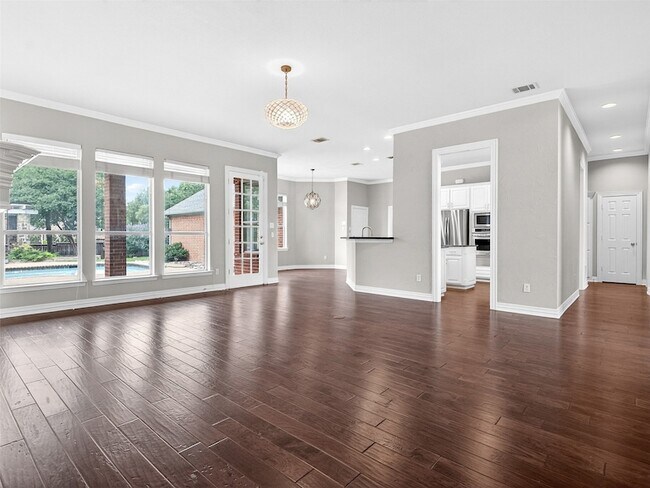 Building Photo - 1210 Forest Hills Dr