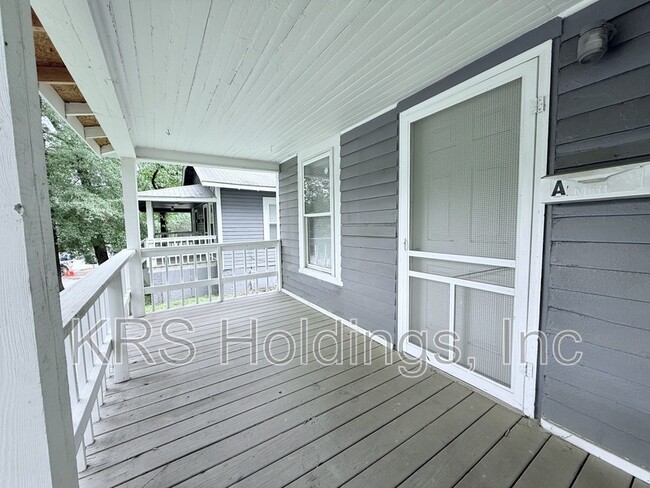 Photo - 1020 Lancaster St Apartment