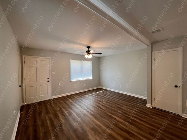 Foto del edificio - 8486 Southaven Cir W