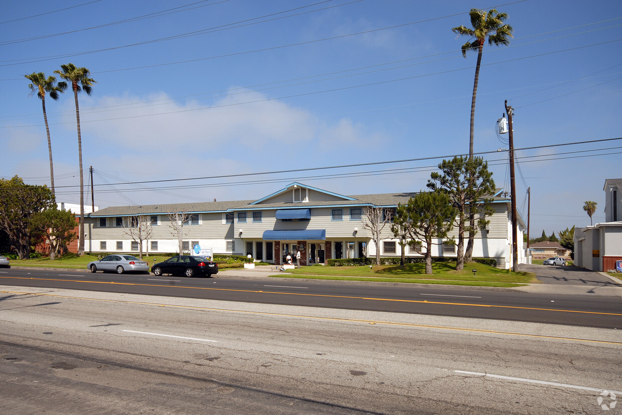 Primary Photo - Sea Breeze Apartments