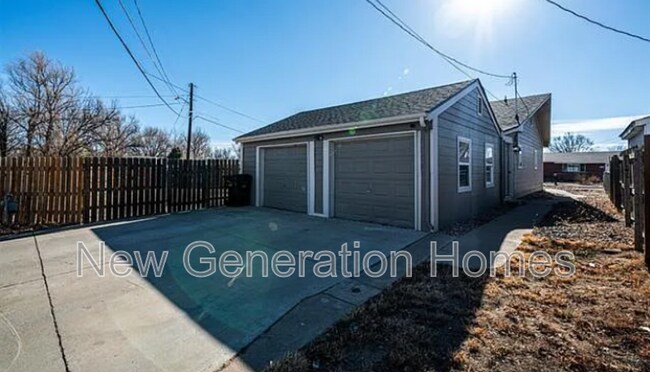 Photo - 402 Crest St House