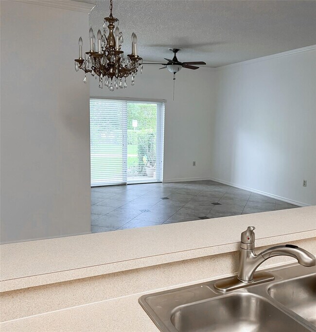 Foto del edificio - 2904 Crestwood Ter