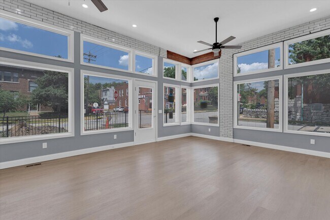 Foto del edificio - 3500 Magnolia Ave