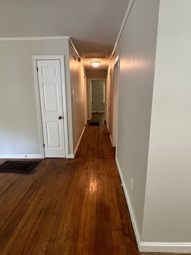 Building Photo - 14 Dogwood Avenue