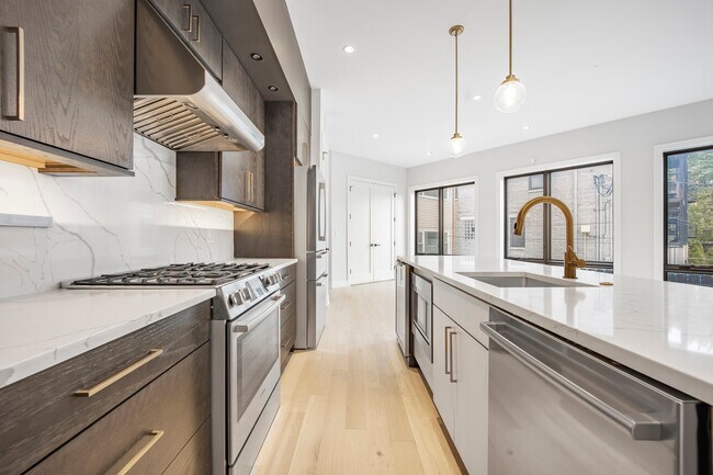 Building Photo - 2034 N Avondale Ave