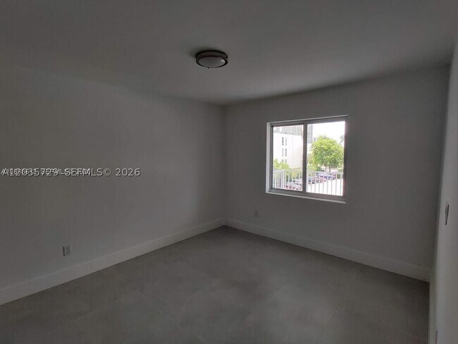 Foto del edificio - 3755 NE 167th St