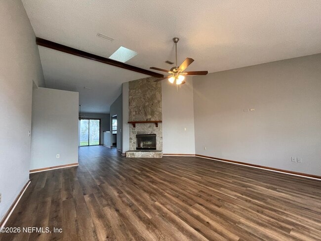 Foto del edificio - 13326 Currituck Dr N