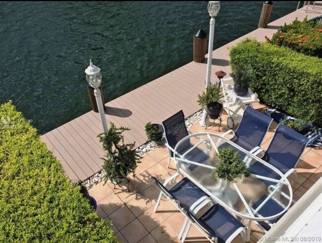 Foto del edificio - 3816 NE 167th St