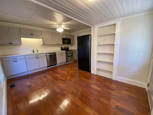 Building Photo - 333 E Catawba Ave
