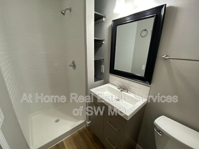 Building Photo - 1218 E Cambridge St