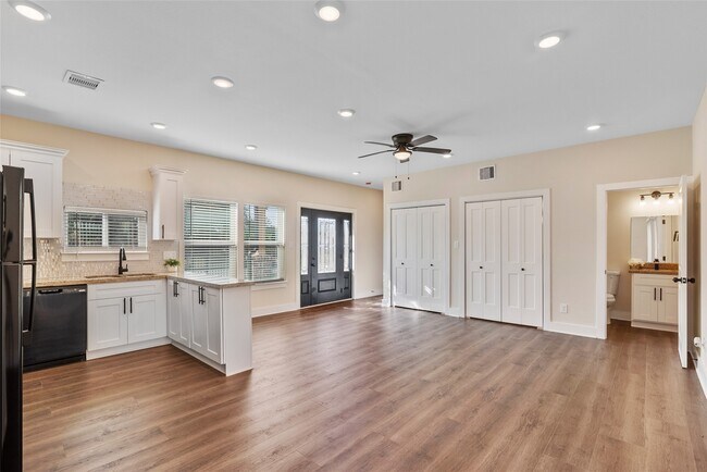 Foto del edificio - 1206 S Victory Dr